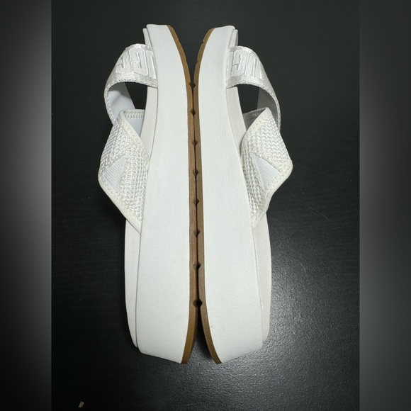 UGG Women's Emily Mesh Cross Slide Sandals - White Mesh 8.5M NWOT - Picture 5 of 10